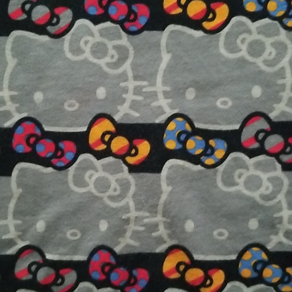 Hello Kitty gray top - Picture 3 of 4